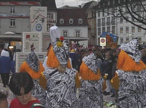 98ladi2.jpg (29363 Byte)